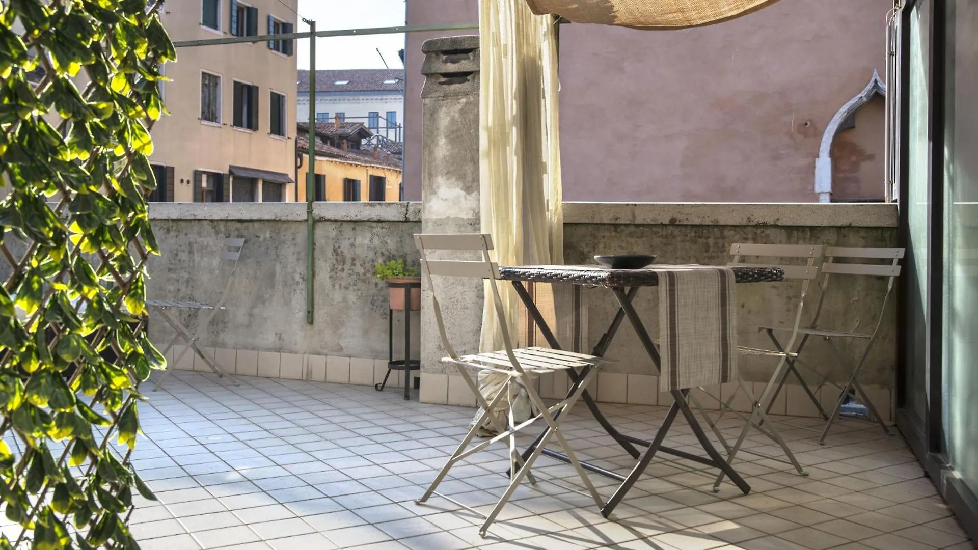 Tre Sestieri Terrace - Canal View 2024 Venedik 0*,  İtalya